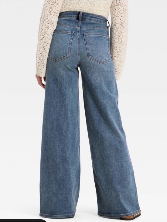 Universal Thread Wide-Leg High-Rise Jeans in Blue Wash - Picture 2 of 3